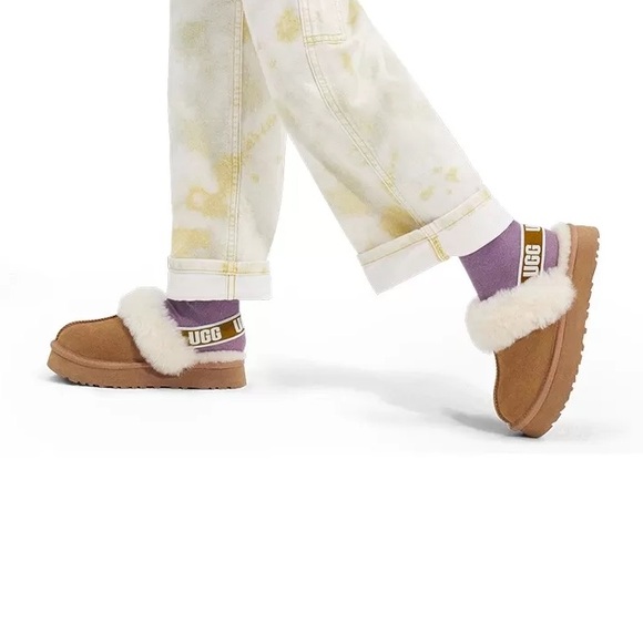 UGG Funkette
Girls' Grade School - Picture 1 of 8